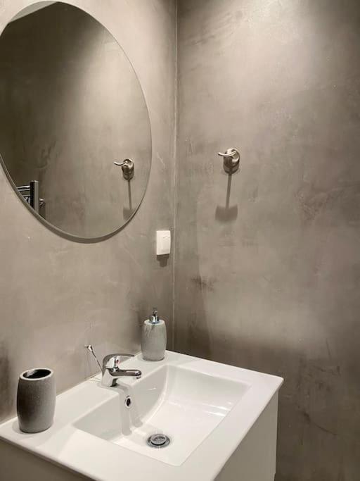 A Place 4U No10 - Garden-Level Getaway 2 Bedroom 2 Bathroom Apartment With Yard Atena Exterior foto